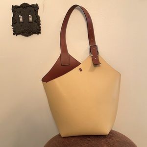 This is a steal! MDBM purse perfect condition